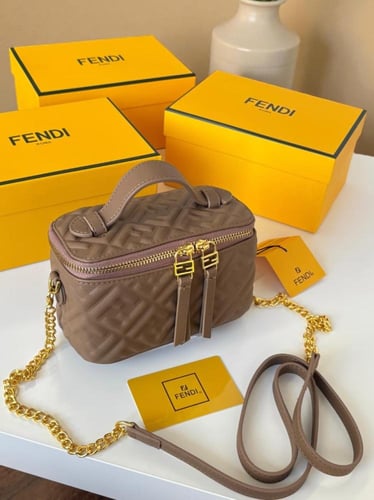 شنطه ماركه فندي ماستر