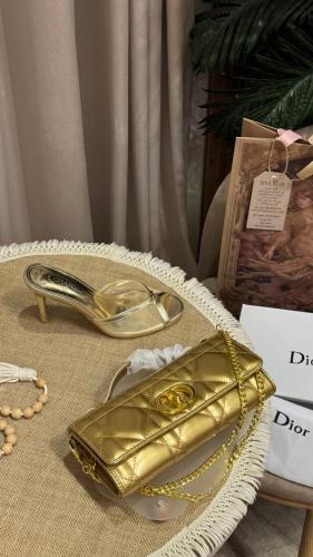 طقم ماركه ديور ذهبي