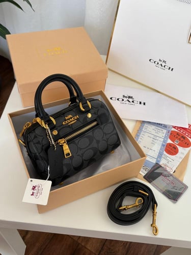 شنطه كوتش بتصميم عصري سحاب من الامام