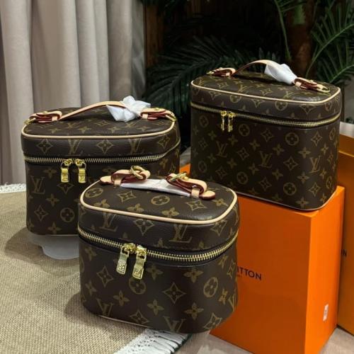 طقم شنط مكياج ماركه لويس فيتون ماستر