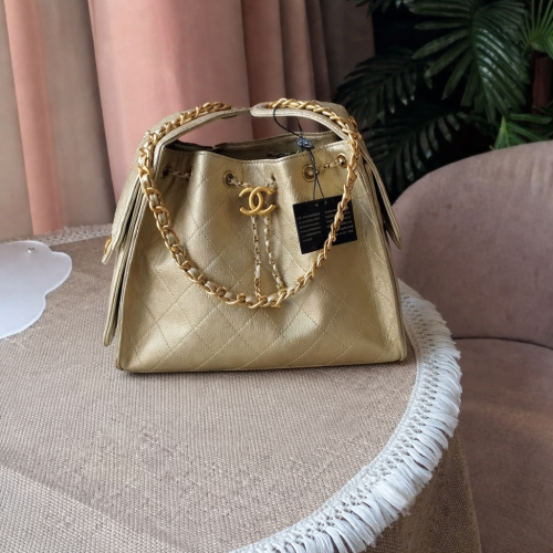 شنطه ماركه شانيل ذهبي