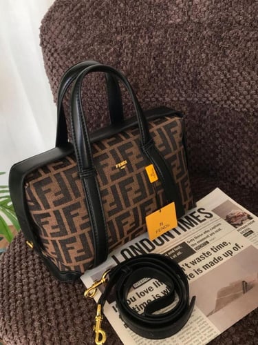 شنطه ماركه فندي