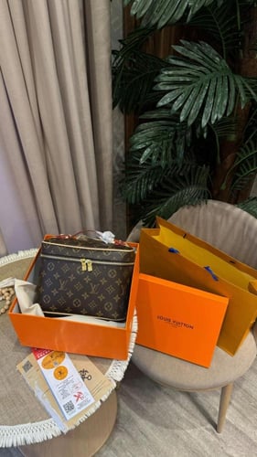 طقم شنط مكياج ماركه لويس فيتون ماستر