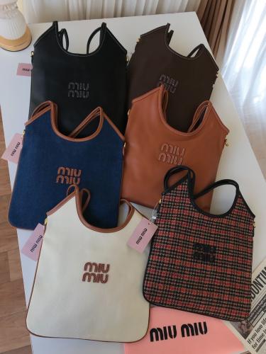 شنطه ماركه ميو ميو