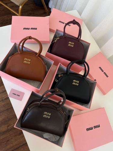 شنطه ماركه ميو ميو