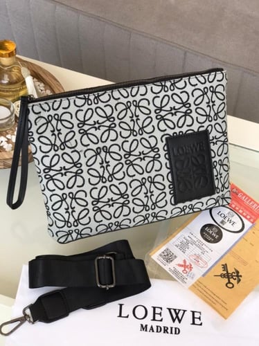 باوتش ماركة لويفي