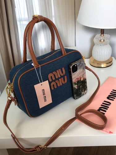 شنطه ماركه ميو ميو وسط