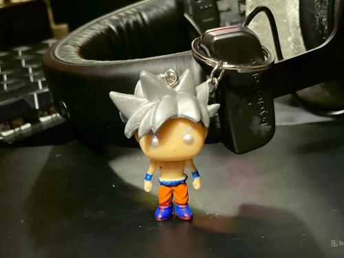 ميدالية مفاتيح غوكو الترا