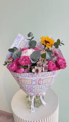 Fuchsia & Sun flower Bouquet– باقة ورد فوشيا اند س...