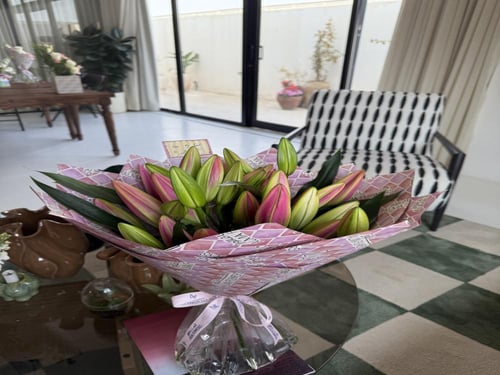 Pink Lilies flower Bouquet– باقة ورد البنك ليليز