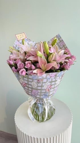 Lily Haze flower Bouquet– باقة ورد ليلي هيز