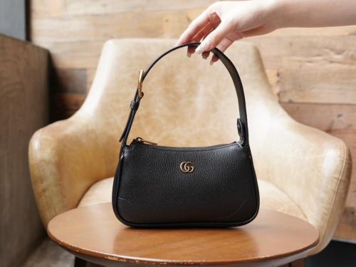 قوتشي Aphrodite مقاس 21cm