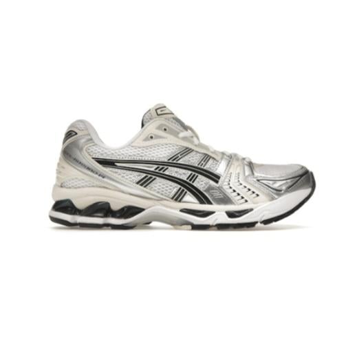 أحذية رياضية