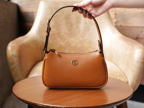 قوتشي Aphrodite مقاس 21cm