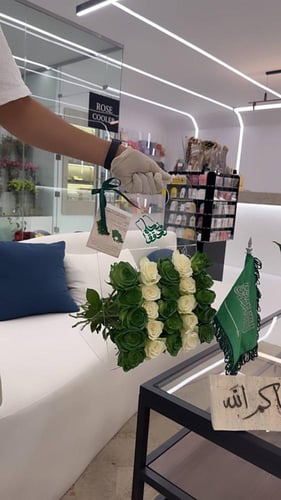 نحلم ونحقق | استاند توزيعات الأخضر | ابيض