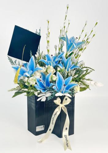 فازة فلوريسكا مع قبعة التخرج