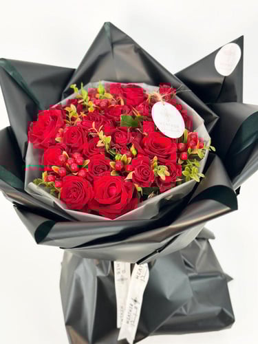 40 ورد جوري بغلاف اسود