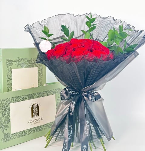 شوكلاته ماجيك بوكس | 50 جوري أحمر | تغليف قماش