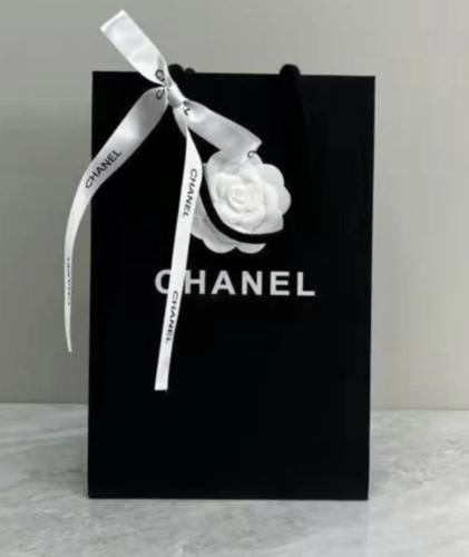 كيس شانيل وسط