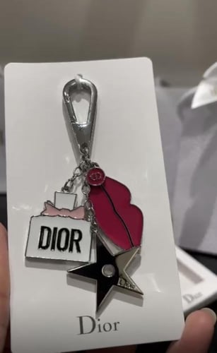 ميداليه Dior الاصليه