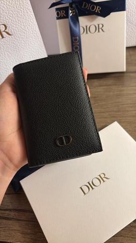 Dior wallet الأصليه