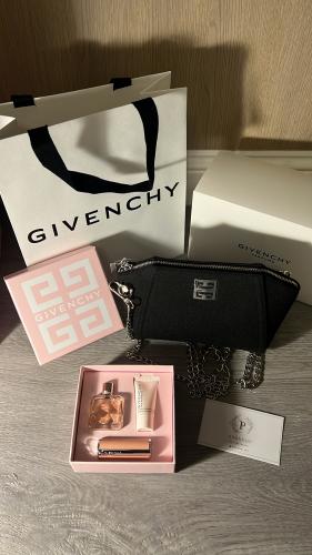 Givenchy باكج