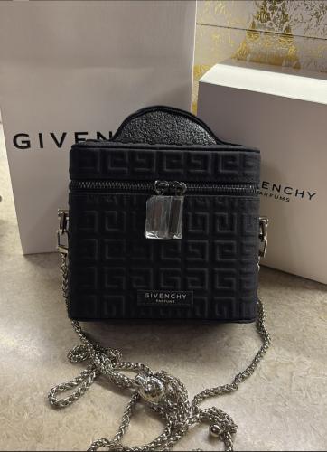 Givenchy bag الاصليه