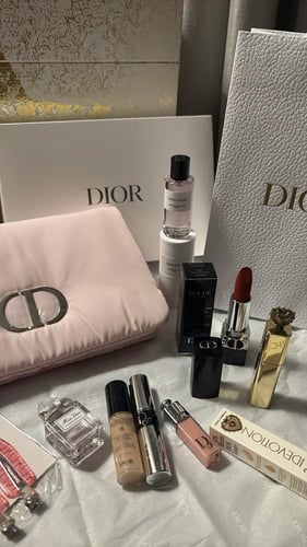 باكج Dior مع ميكب