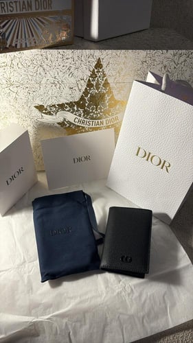 Dior wallet الأصليه