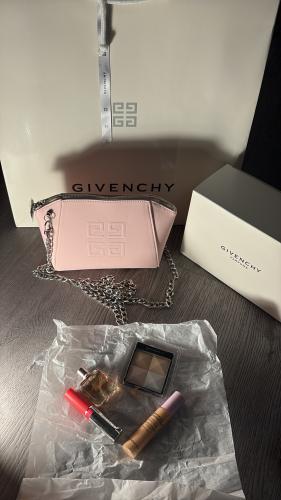 Givenchy bag مع ميكب