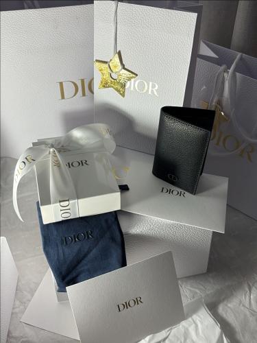 Dior wallet الأصليه