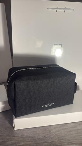 باكج Givenchy ميداليه وهاند باق