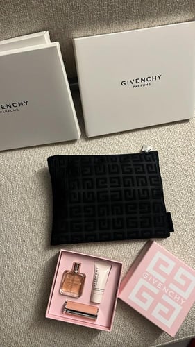 باكج Givenchy الاصلي