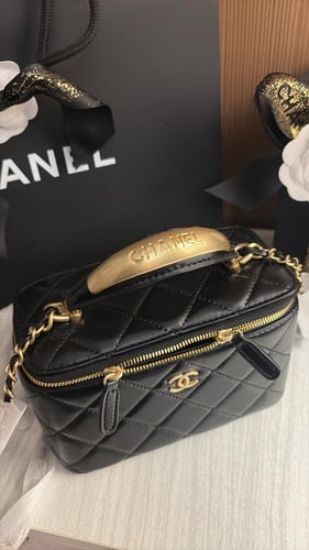 Chanel bag with meror تسليم فوري