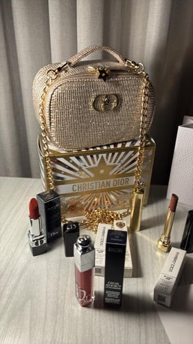 باكج Dior وميكب دولتشي