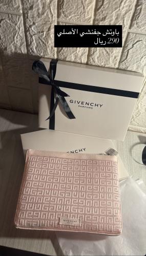 باوتش Givenchy الاصلي pink