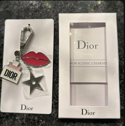 ميداليه Dior الاصليه