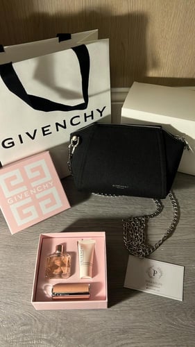 Givenchy باكج