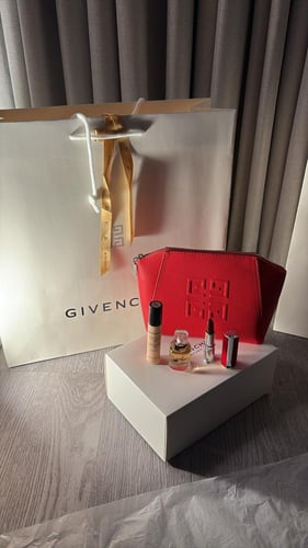 باكج Givenchy