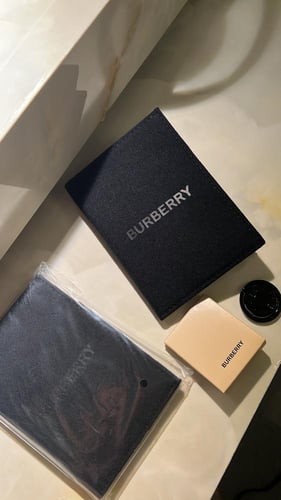 محفظه Burberry الاصليه