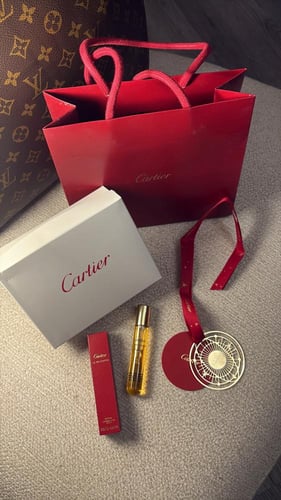 تعليقه cartier الاصليه مع عطر