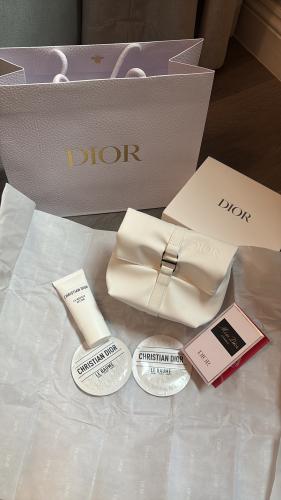 DioR bag مع منتجات