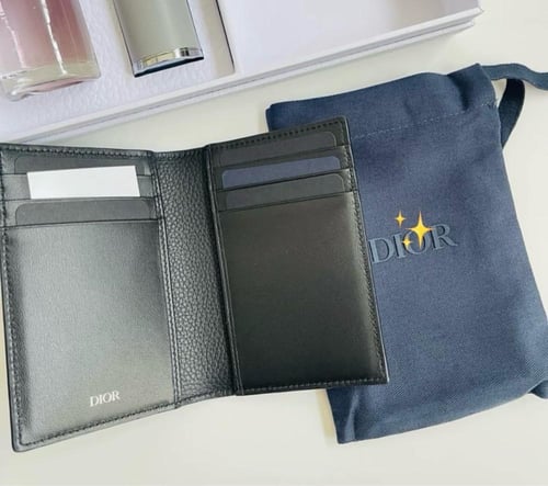 Dior wallet الأصليه