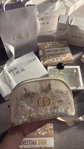 Dior bag مع عطر هديه
