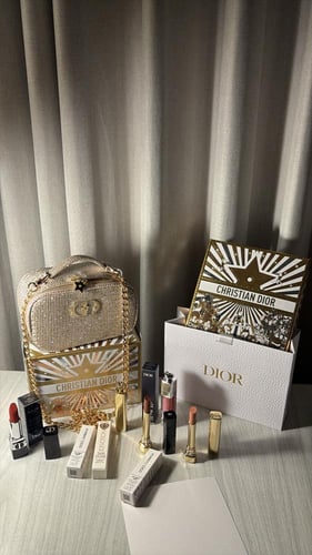 باكج Dior وميكب دولتشي
