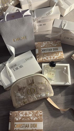 Dior bag مع عطر هديه