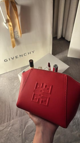 باكج Givenchy