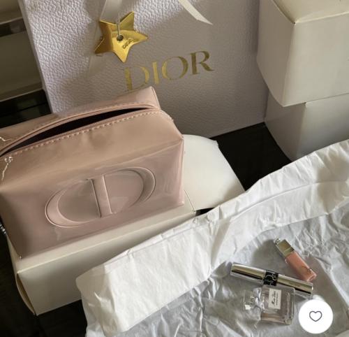 DIOR mekup bag with mekup