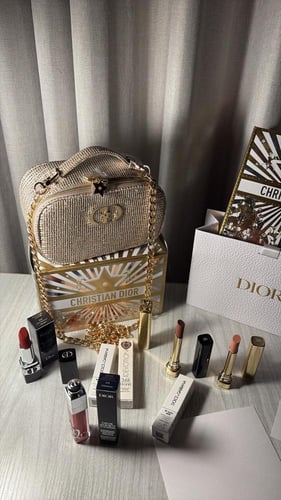 باكج Dior وميكب دولتشي