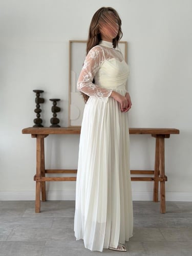 فستان اوف وايت اكمام دانتيل